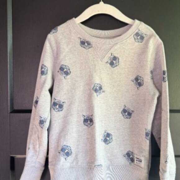 OshKosh B'GOSH Boys' Sweatshirt - Size 4 - Grey with Tiger Pattern 🐯🧥 - Picture 1 of 4